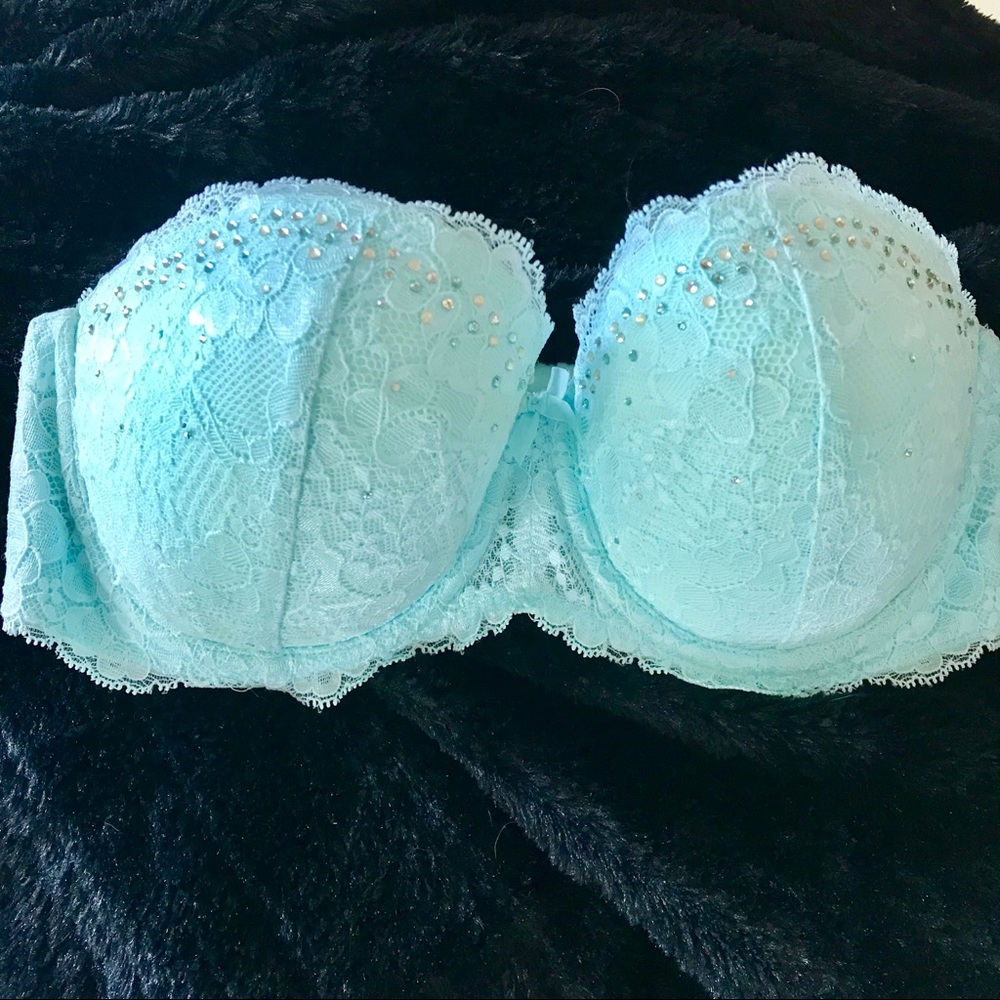 Victoria’s Secret Lace strapless bra 32DD